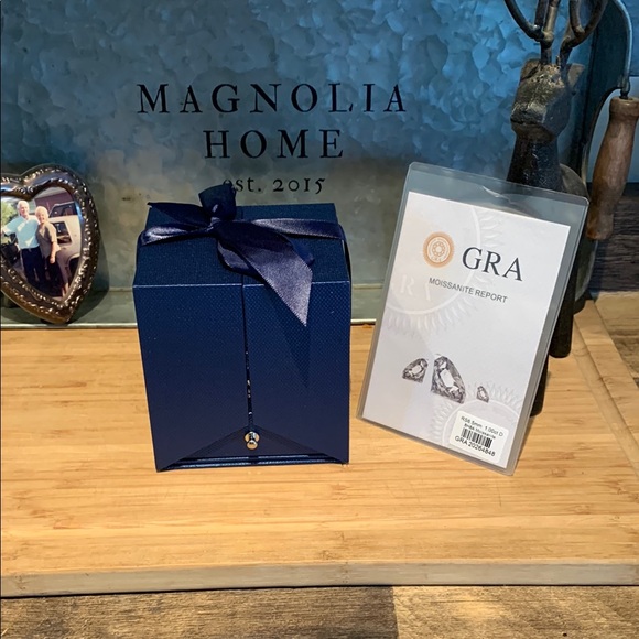 #36 Over 1 ctw tear drop Moissanite necklace - Picture 3 of 9